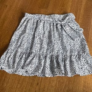 Bland and white polka dotted skirt with tie belt